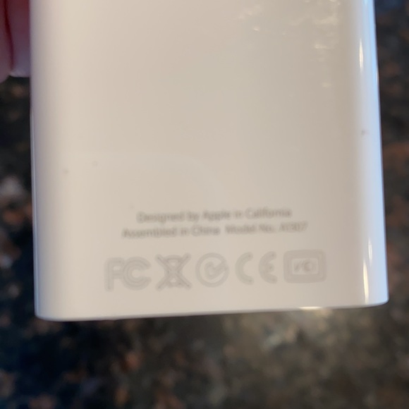 NWOT: Mini Display Port to VGA Adapter - Picture 4 of 4